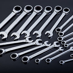 Fixed head ratchet wrench