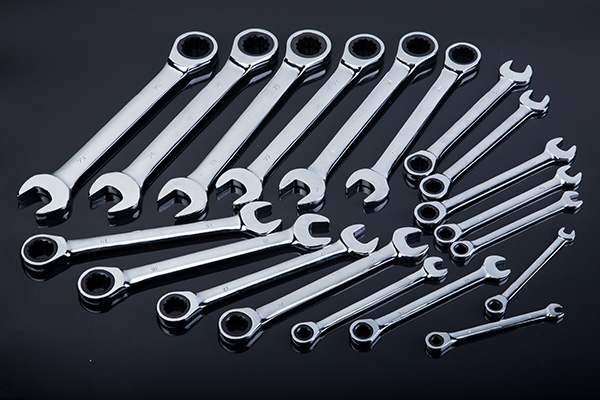 Fixed head ratchet wrench