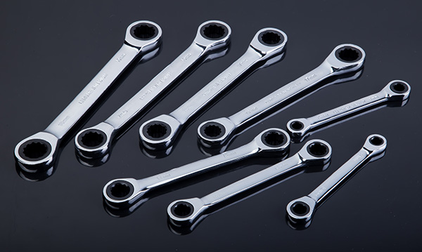 Double plum ratchet wrench